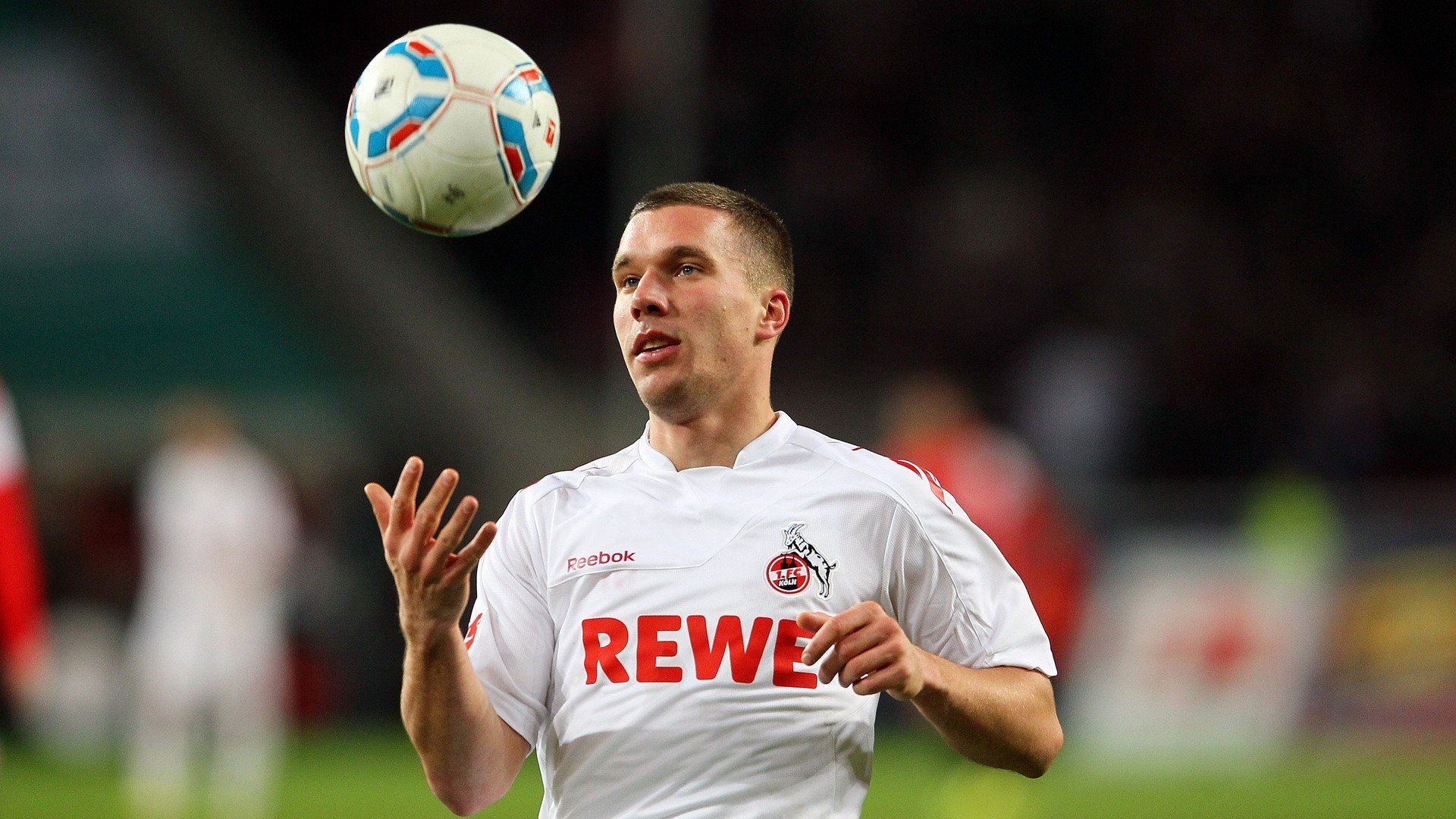 爱游戏体育-中超球队积分榜格局逐渐清晰，中超积分最新排名榜